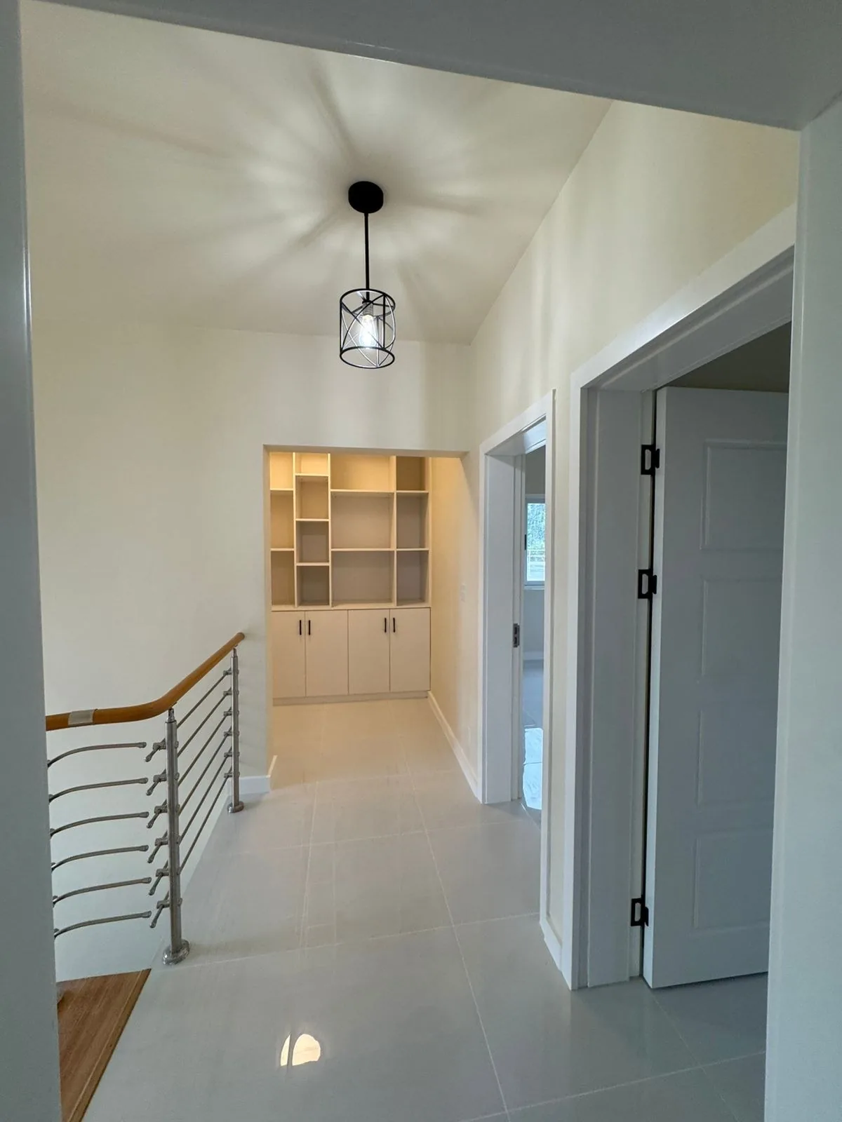Corridor with built-in shelving niche