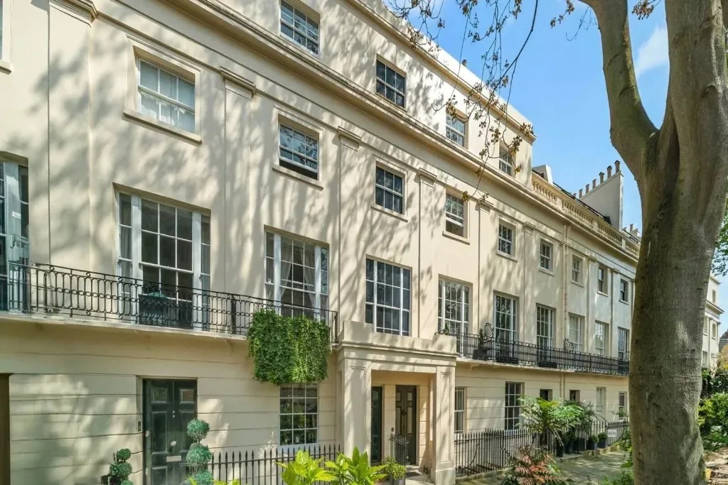 London mews apartments, 20-unit luxury apartment project