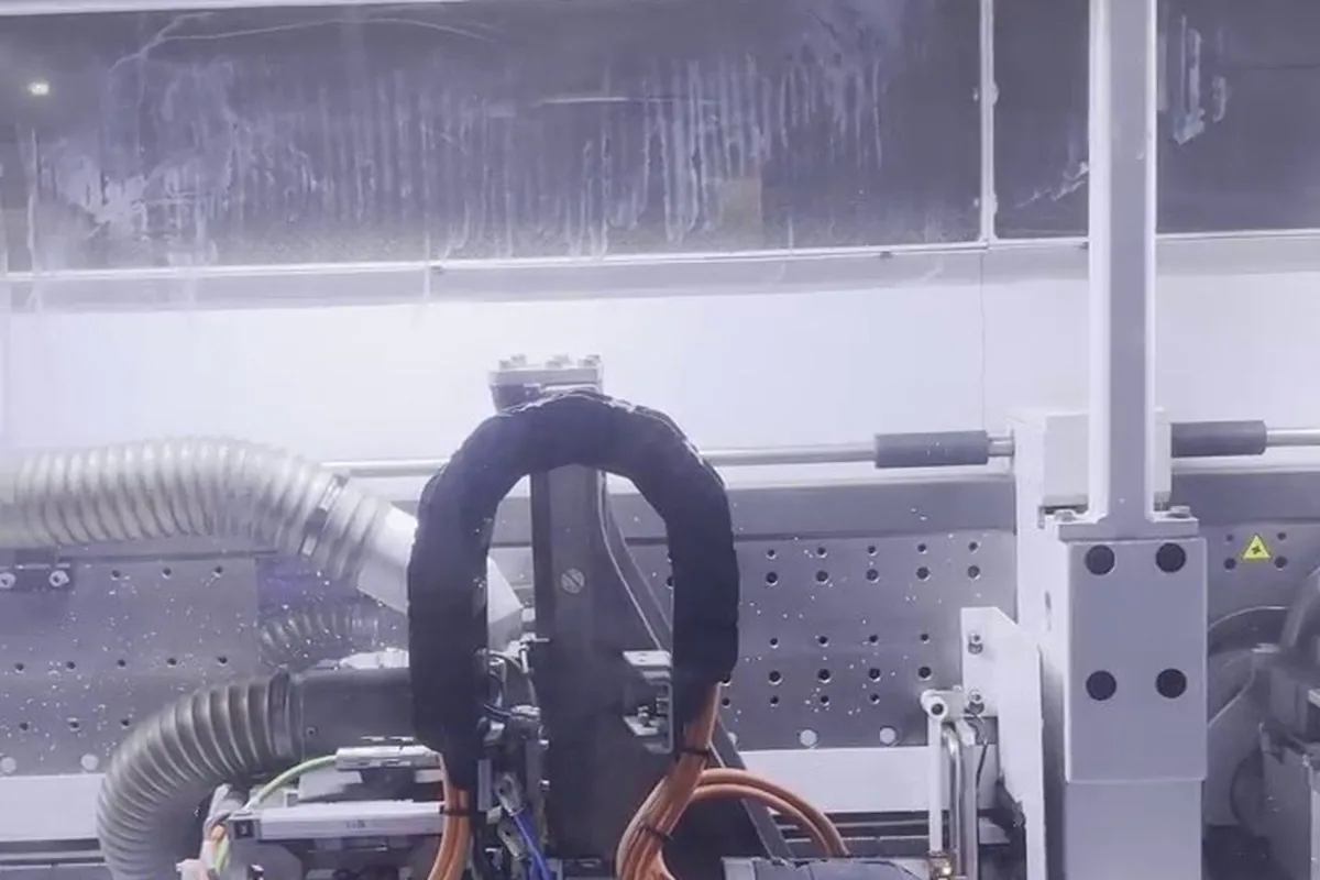 Drilling spindle assembly inside the machining center