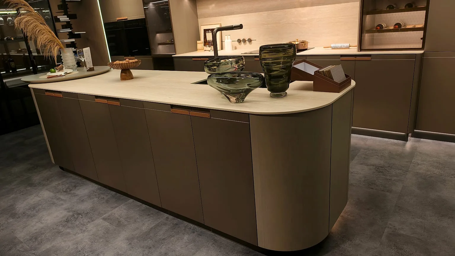 Full-height smoked run with curved island
